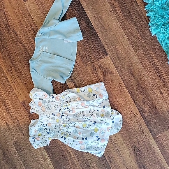 0-3 month Carter's newborn dress with sweater - Picture 1 of 3